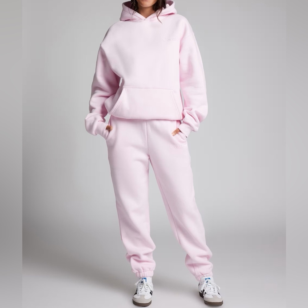 Comfrt Women's Light Pink Jogger Set